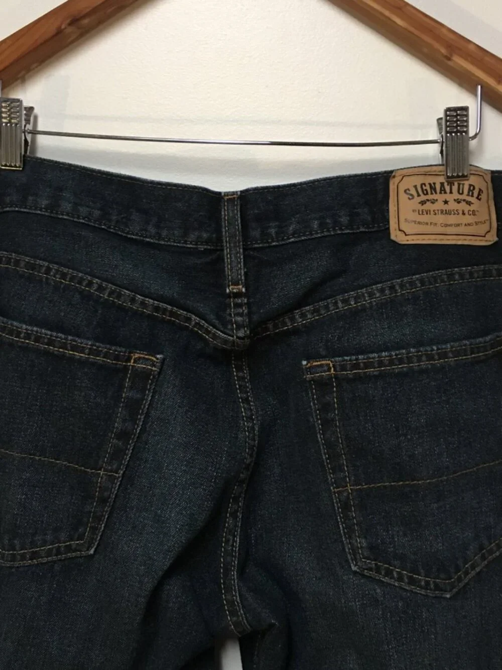 Signature Levi's Men 34x30 Jeans Bootcut Blue Dark Washed Denim 100% Cotton